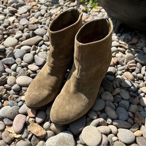 Sam Edelman Larkin Olive Suede Ankle Boots 7.5